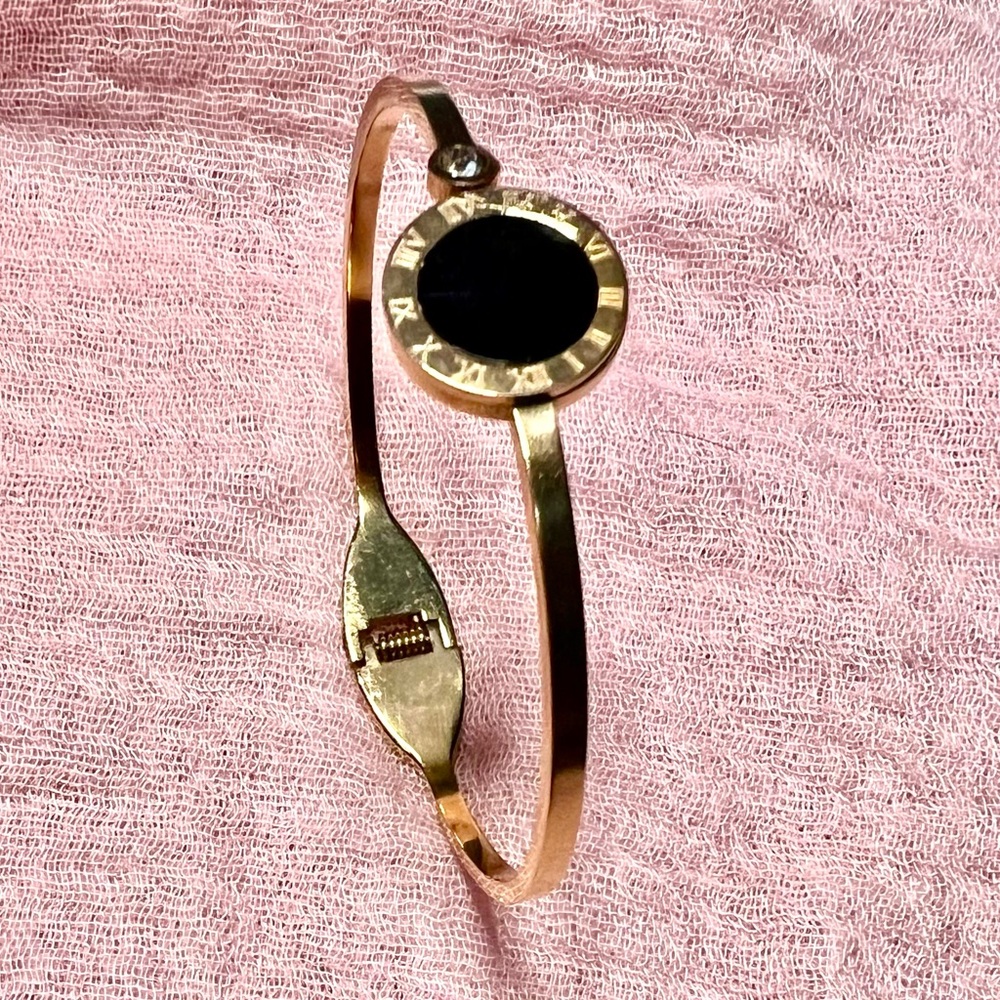 Elegant Gold Bangle with Black Accent